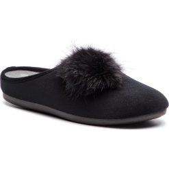 Kapcie INBLU VG63WG96. Czarne obuwie domowe Inblu, bez wzorów, z materiału, bez zapięcia. Za 59.99 zł.