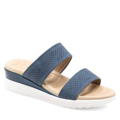 Klapki Clara Barson. Niebieskie klapki Clara Barson, bez wzorów, bez obcasa. Za 44.99 zł.