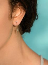 Maison héritage PARIS Złote kolczyki-wkrętki "Cardinal" z diamentami rozmiar: onesize. Czerwone kolczyki Maison héritage PARIS, z diamentem, złote. Za 1,261.99 zł.