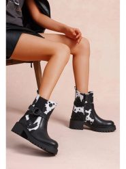 Foreverfolie Botki w kolorze czarno-białym rozmiar: 37. Białe botki Foreverfolie, bez wzorów, bez obcasa, bez zapięcia. Za 130.99 zł.