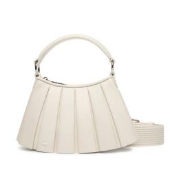 Torebka Lacoste. Czerwone torebki klasyczne Lacoste, bez wzorów, bez dodatków. Za 822.99 zł.