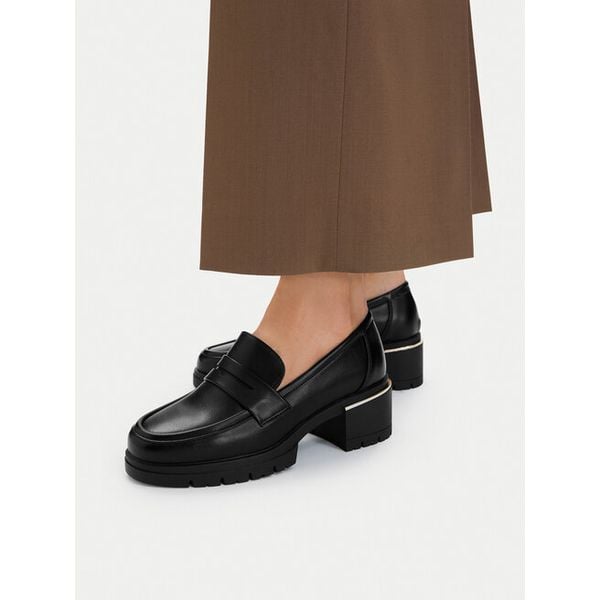 Półbuty JENNY. Czarne czółenka Jenny, bez wzorów, bez obcasa, na obcasie, bez zapięcia. Za 149.99 zł.