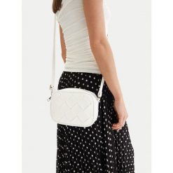 Torebka JENNY. Białe listonoszki Jenny, bez wzorów, bez dodatków. Za 99.99 zł.