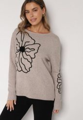 Beżowy Sweter Ozdobiony Haftowanymi Kwiatami Halatusea. Brązowe swetry Born2be, z aplikacjami, z jeansu, bez ramiączek. Za 79.99 zł.
