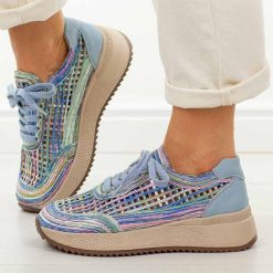 Niebieskie sneakersy damskie M.Daszyński Ol39-2. Niebieskie obuwie sportowe M.Daszyński, na jesień, z jeansu, bez zapięcia. W wyprzedaży za 269.10 zł.