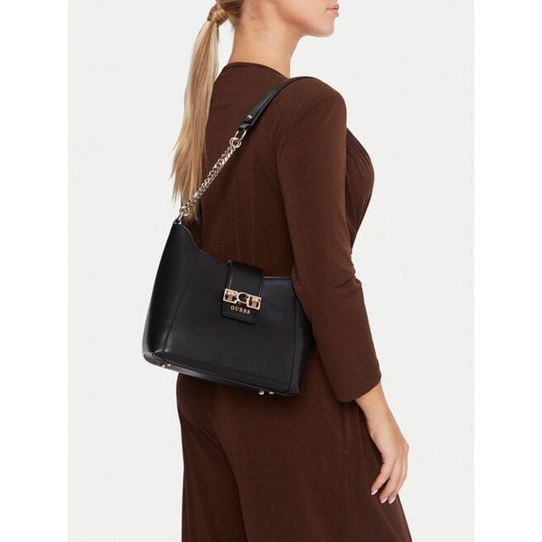 Torebka Guess. Czarne torebki klasyczne Guess, z aplikacjami, bez dodatków. Za 364.99 zł.