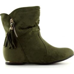Botki damskie saszki zielone VQ-362 Green. Zielone botki ButyModne, bez wzorów, z materiału, bez obcasa, bez zapięcia. W wyprzedaży za 109.00 zł.