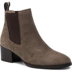 Botki MARC O'POLO - 807 14805001 300 Taupe 717. Brązowe botki Marc O'Polo, bez wzorów, ze skóry, bez obcasa, bez zapięcia. W wyprzedaży za 479.00 zł.