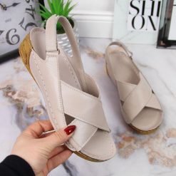 Skórzane sandały damskie na rzep szare T.Sokolski L22-307. Szare sandały T.Sokolski, bez wzorów, ze skóry, eleganckie, bez obcasa, bez zapięcia. Za 249.99 zł.