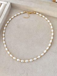 Nakkash Pozłacany naszyjnik ze szklanymi koralikami - dł. 42 cm rozmiar: onesize. Białe naszyjniki Nakkash, pozłacane. Za 87.81 zł.