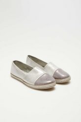Espadryle z połyskiem. Szare espadryle MOODO, bez wzorów, z bawełny, bez obcasa, bez zapięcia. W wyprzedaży za 24.99 zł.