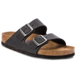 Klapki Birkenstock. Czarne klapki Birkenstock, bez wzorów, bez obcasa. Za 599.99 zł.