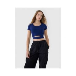 T-shirt crop top gładki damski 4F 4FRSS25TTSHF2695. Niebieskie t-shirty 4f, bez wzorów, z bawełny, bez kołnierzyka, bez ramiączek. Za 34.99 zł.