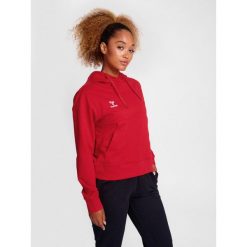 Bluza damska z kapturem Hummel Go 2.0. Czerwone bluzy Hummel, bez wzorów, z kapturem. Za 233.50 zł.