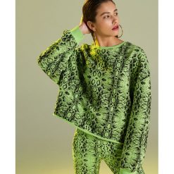 Neonowa bluza z wężowym wzorem - Zielony. Bluzy marki Cropp. Za 99.99 zł.