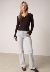 Niebieskie Jeansy Typu Dzwony z Bawełną i Wysokim Stanem Nesanthe. Niebieskie jeansy Born2be, na co dzień, l, bez wzorów, z bawełny, z podwyższonym stanem. Za 119.99 zł.