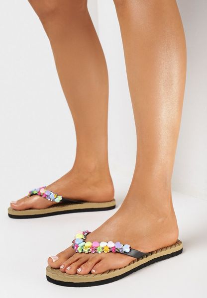 Czarne Japonki na Płaskiej Podeszwie z Ozdobnymi Koralikami Elenwe. Czarne klapki Born2be, bez wzorów, ze skóry, bez obcasa, na płaskiej podeszwie. Za 19.99 zł.