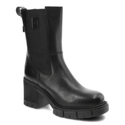 Czarne Botki Nessi Damskie Eleganckie Buty Na Obcasie. Czarne botki Nessi, bez wzorów, z materiału, bez obcasa, na obcasie, bez zapięcia. Za 489.00 zł.