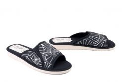 METEOR 008 Helena czarny, kapcie damskie. Czarne obuwie domowe Meteor, bez wzorów, bez zapięcia. Za 40.80 zł.