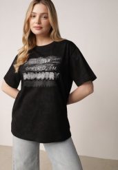 Czarny T-shirt z Bawełny o Kroju Oversize z Napisem Orinvyra. Czarne t-shirty Born2be, m, bez wzorów, z bawełny, bez kołnierzyka, bez ramiączek. Za 59.99 zł.