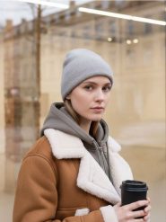 Czapka beanie z domieszką wełny - szary. Szare czapki Sinsay, bez wzorów, z wełny. Za 35.99 zł.