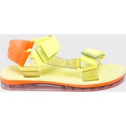 Melissa - Sandały Papete. Zielone sandały Melissa, bez wzorów, z gumy, bez obcasa, bez zapięcia. W wyprzedaży za 299.90 zł.