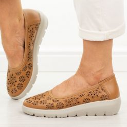 Camelowe skórzane baleriny damskie Filippo Dp7695/26. Brązowe baleriny Filippo, bez wzorów, z jeansu, bez obcasa. Za 219.00 zł.