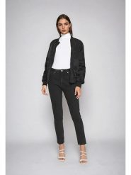 Monki Dżinsy - Slim fit - w kolorze czarnym rozmiar: W30. Czarne jeansy Monki, bez wzorów, z podwyższonym stanem. Za 70.41 zł.