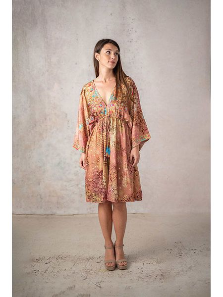 Lula Natura Sukienka w kolorze pomarańczowym rozmiar: onesize. Pomarańczowe sukienki Lula Natura, bez wzorów, bez kołnierzyka, bez ramiączek, midi. Za 131.74 zł.