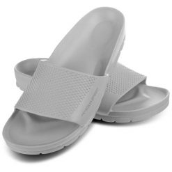 Klapki basenowe unisex Aqua Speed Oslo. Fioletowe klapki Aqua-Speed, bez wzorów, bez obcasa. Za 59.99 zł.