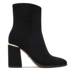 Botki Nine West. Czarne botki Nine West, bez wzorów, bez obcasa, na słupku, bez zapięcia. Za 279.99 zł.