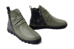 MANITU 990680-07 grun, botki damskie. Zielone botki Manitu, bez wzorów, bez obcasa, bez zapięcia. Za 369.26 zł.
