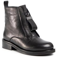 Gino Rossi 01-41 Czarny. Czarne botki Gino Rossi, bez wzorów, ze skóry, bez obcasa, bez zapięcia. Za 349.99 zł.