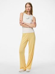 Pieces Top "May" w kolorze białym rozmiar: XL. Białe topy Pieces, xl, bez wzorów, bez kołnierzyka, bez ramiączek. Za 61.75 zł.