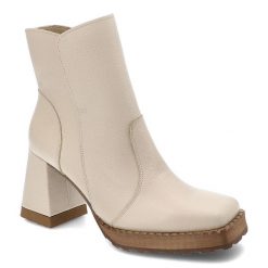 Beżowe Botki Armodo Eleganckie Obuwie Damskie. Brązowe botki Armodo, na zimę, bez wzorów, z jeansu, bez obcasa, na obcasie, bez zapięcia. Za 389.00 zł.