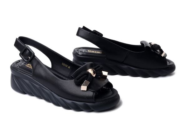Artiker Relaks 58C0055 czarny, sandały damskie. Czarne sandały Artiker Relaks, bez wzorów, ze skóry, bez obcasa, na koturnie, bez zapięcia. Za 167.93 zł.