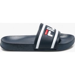 Fila - Klapki. Niebieskie klapki Fila, bez wzorów, z gumy, bez obcasa, na płaskiej podeszwie. W wyprzedaży za 69.90 zł.