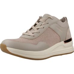 Kapcie SKECHERS BILLION 2 - WINNING Brązowy. Brązowe obuwie domowe Skechers, bez wzorów, z syntetyku, bez zapięcia. Za 322.99 zł.