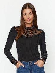 YAS Bluzka 26031749 Czarny Regular Fit. Czarne bluzki YAS, l, bez wzorów, z syntetyku, bez kołnierzyka, bez ramiączek. Za 79.99 zł.