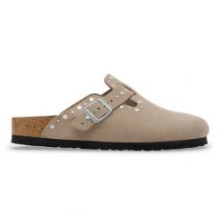 BIRKENSTOCK Boston Rivet LEVE Taupe Klapki damskie. Brązowe klapki Birkenstock, bez wzorów, z materiału, bez obcasa. Za 689.99 zł.