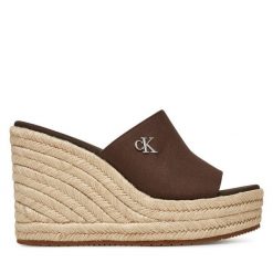 Klapki Calvin Klein. Brązowe klapki Calvin Klein, bez wzorów, bez obcasa. Za 349.99 zł.