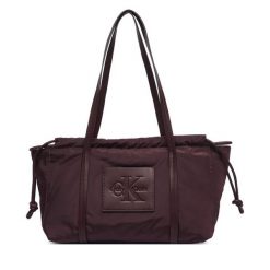 Torebka Calvin Klein. Czerwone torebki klasyczne Calvin Klein, bez wzorów, bez dodatków. Za 409.99 zł.