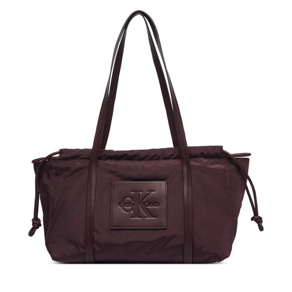 Torebka Calvin Klein. Czerwone torebki klasyczne Calvin Klein, bez wzorów, bez dodatków. Za 409.99 zł.