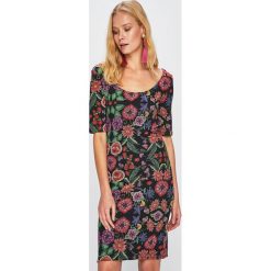 Desigual - Sukienka. Sukienki Desigual, na co dzień, l, bez wzorów, z bawełny, casualowe, bez kołnierzyka, bez ramiączek, mini, dopasowane. W wyprzedaży za 269.90 zł.