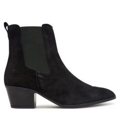 Botki Tamaris. Czarne botki Tamaris, bez wzorów, bez obcasa, na słupku, bez zapięcia. Za 419.99 zł.