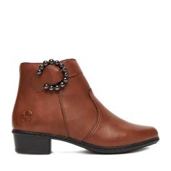 Botki Rieker. Brązowe botki Rieker, bez wzorów, bez obcasa, na słupku, bez zapięcia. Za 429.99 zł.