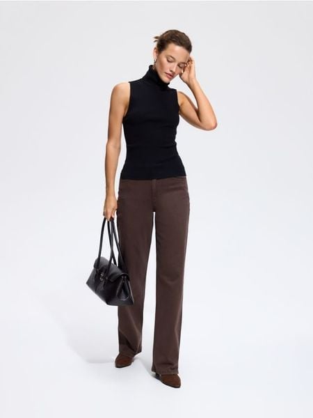 Jeansy straight comfort - brązowy. Brązowe jeansy Reserved, bez wzorów. Za 139.99 zł.