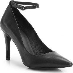 Szpilki ze skóry licowej. Czarne szpilki Wittchen, bez wzorów, ze skóry, eleganckie, bez obcasa, na szpilce, bez zapięcia. W wyprzedaży za 279.90 zł.
