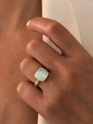 Les Petites Précieuses Pozłacany pierścionek z chalcedonem rozmiar: 50. Żółte pierścionki Les Petites Précieuses, pozłacane. Za 162.49 zł.