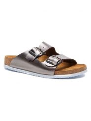 Comfortfusse Skórzane klapki w kolorze srebrnym rozmiar: 41. Szare klapki Comfortfüße, bez wzorów, z materiału, z otwartym noskiem, bez obcasa. Za 252.99 zł.